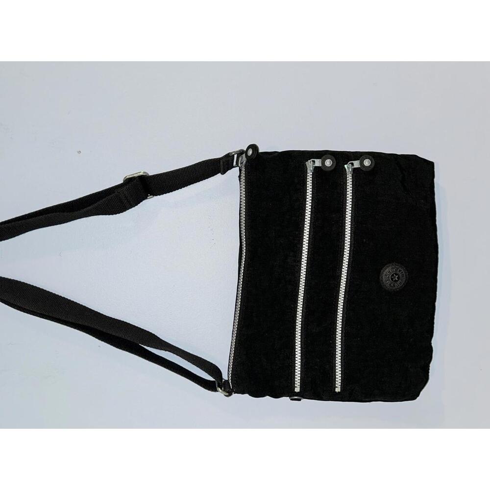 Kipling Black CrossBody, Silvertone hardwarel, ightweight